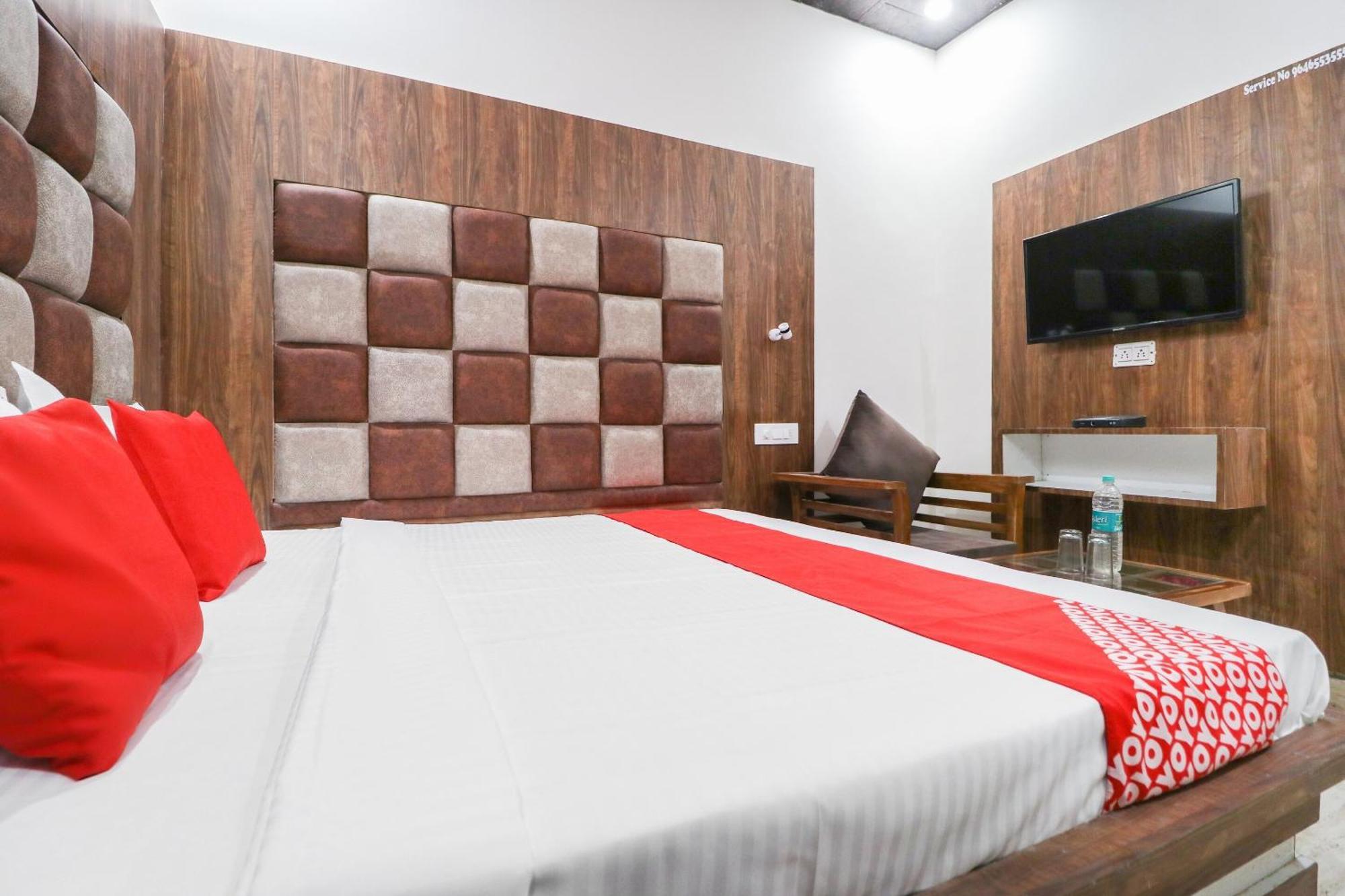 Oyo Flagship Hotel Ambani Zirakpur Dış mekan fotoğraf