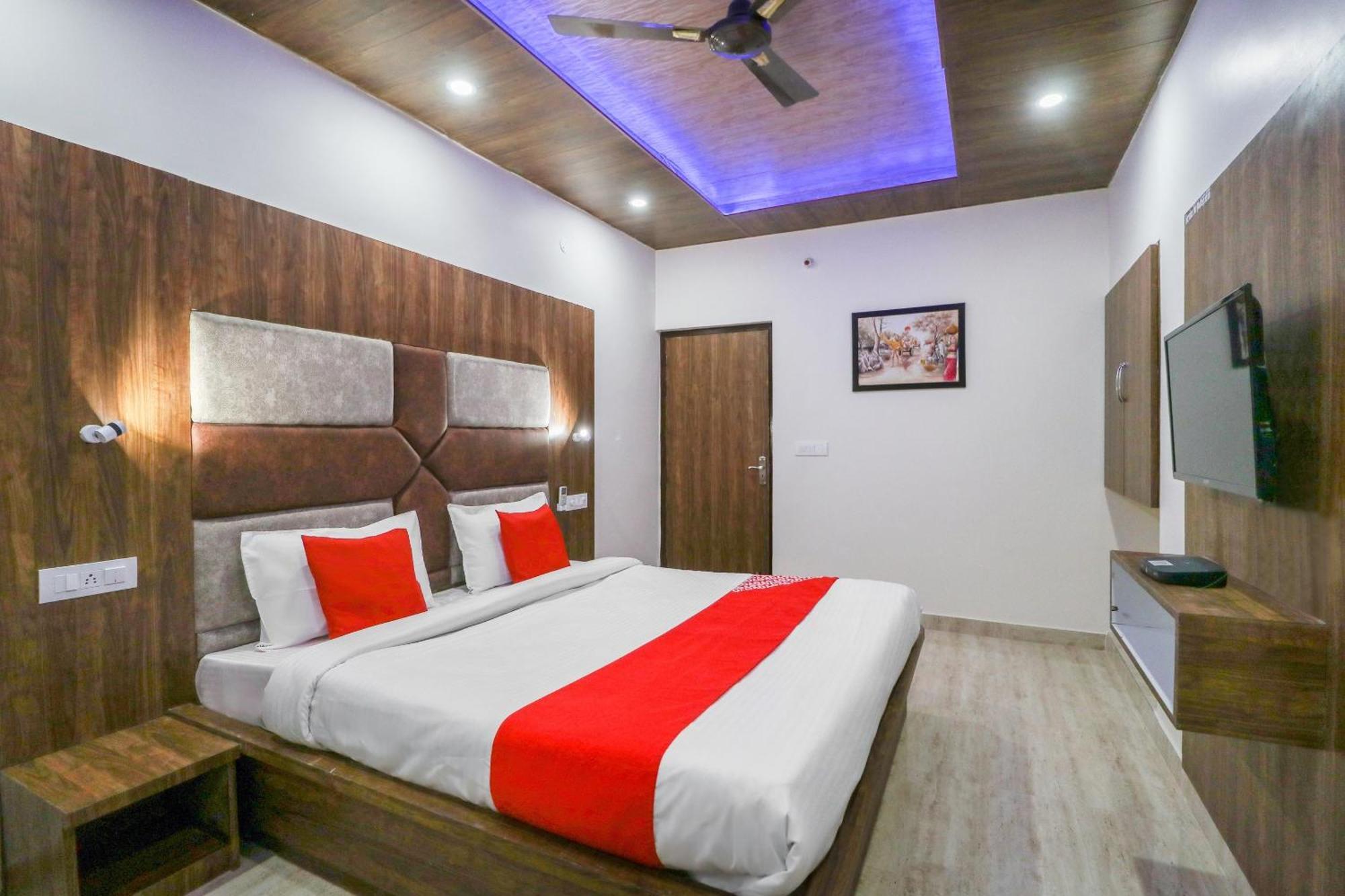 Oyo Flagship Hotel Ambani Zirakpur Dış mekan fotoğraf