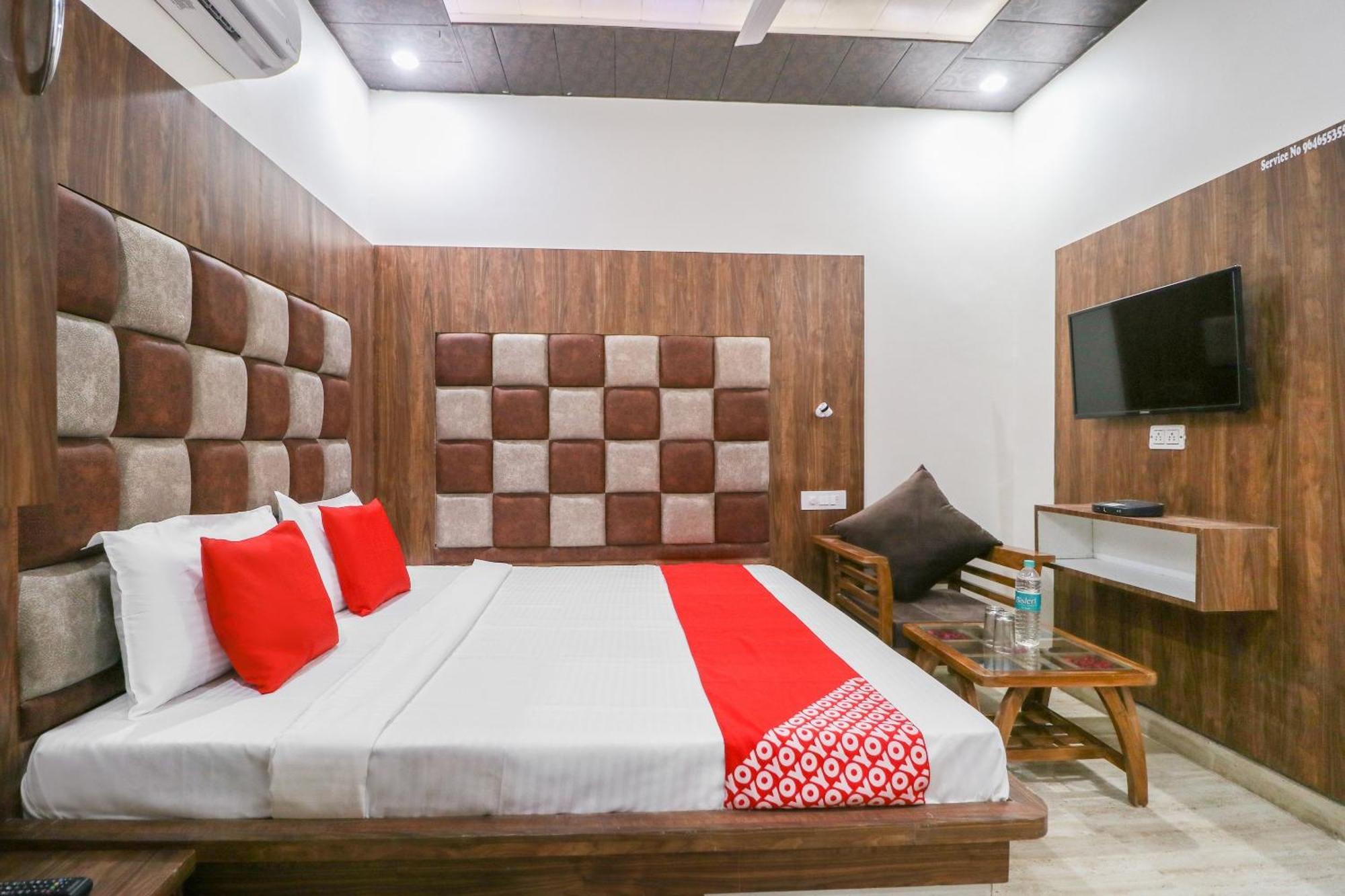 Oyo Flagship Hotel Ambani Zirakpur Dış mekan fotoğraf