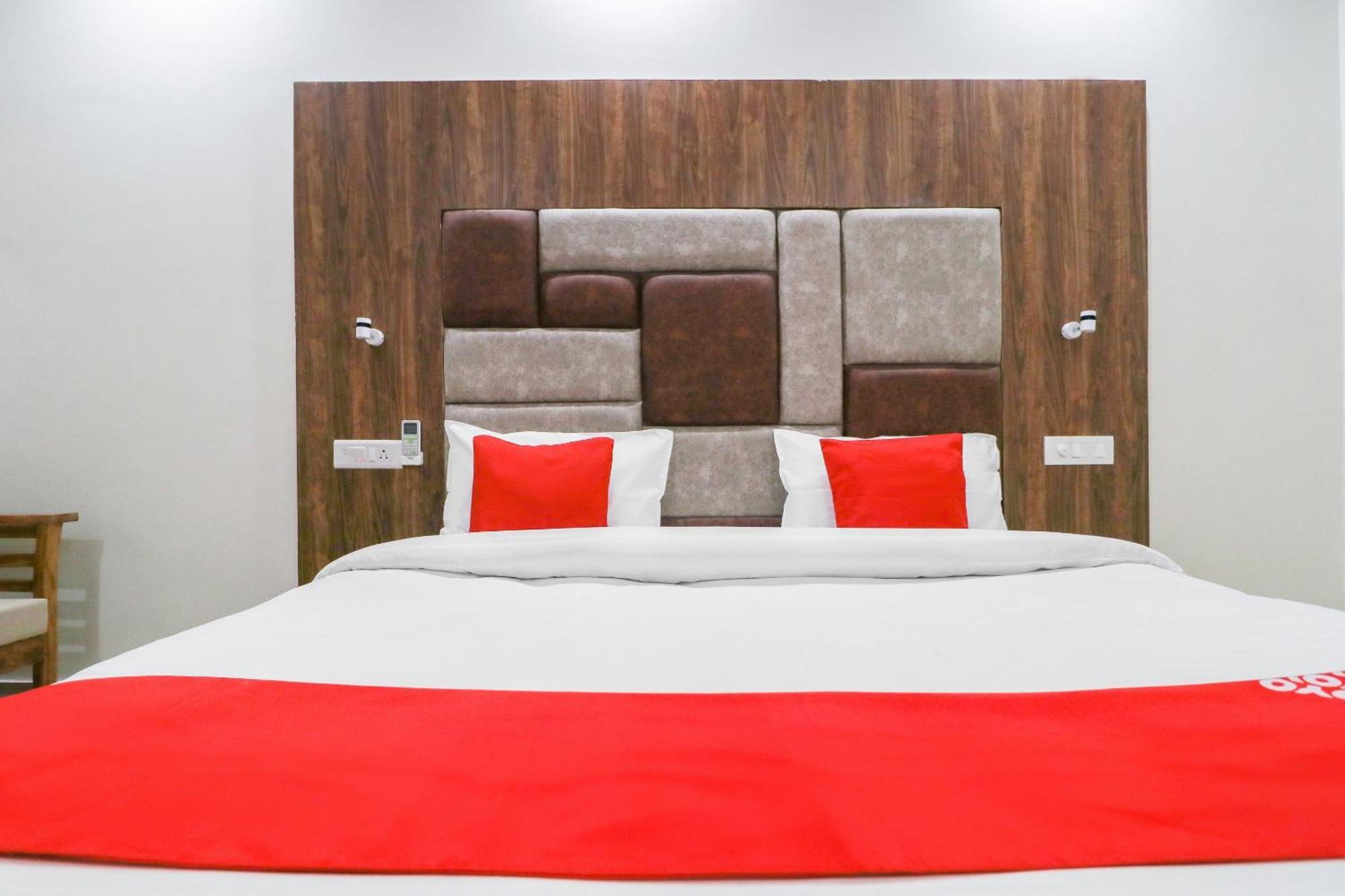 Oyo Flagship Hotel Ambani Zirakpur Dış mekan fotoğraf