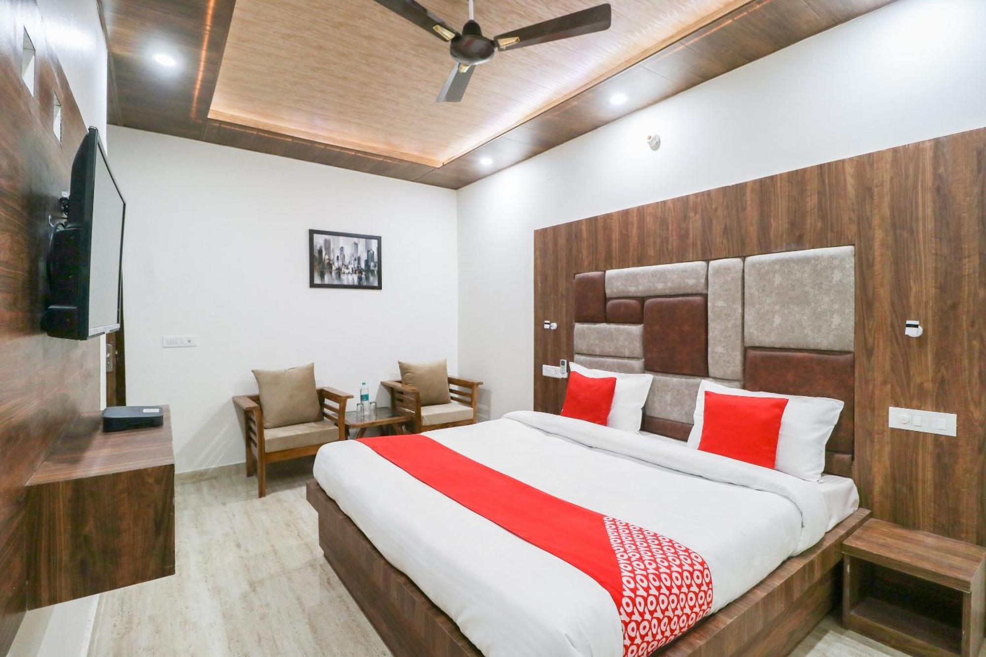 Oyo Flagship Hotel Ambani Zirakpur Dış mekan fotoğraf